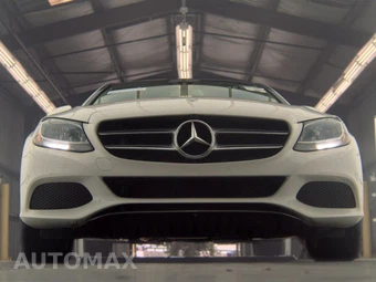2017 Mercedes-Benz C 300 4MATIC Sedan – miniatura 3