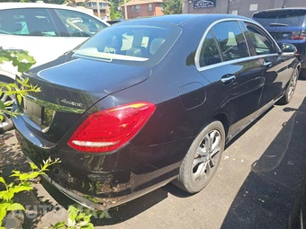2017 Mercedes-Benz C 300 4MATIC Sedan – miniatura 3
