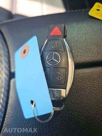 2017 Mercedes-Benz C 300 4MATIC Sedan – miniatura 8