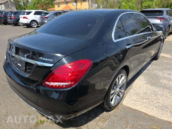 2017 Mercedes-Benz C 300 4MATIC Sedan – miniatura 3