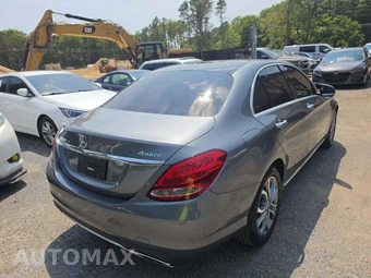 2017 Mercedes-Benz C 300 4MATIC Sedan – miniatura 3