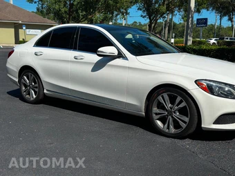 2017 Mercedes-Benz C 300 4MATIC Sedan – miniatura 3