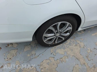 2017 Mercedes-Benz C 300 Sedan - miniatura 10