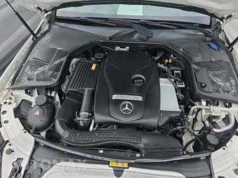 2017 Mercedes-Benz C 300 Sedan - miniatura 18
