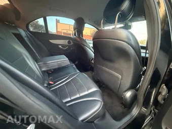 2017 Mercedes-Benz C 300 Sedan – miniatura 7