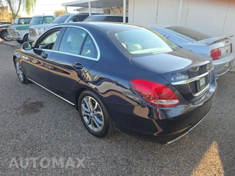 2017 Mercedes-Benz C 300 Sedan - miniatura 2