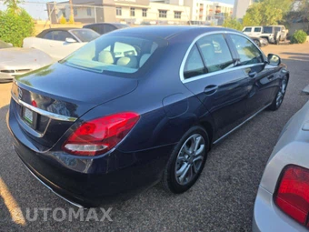 2017 Mercedes-Benz C 300 Sedan - miniatura 3