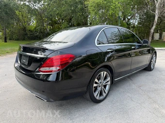 2017 Mercedes-Benz C 300 Sedan - miniatura 4