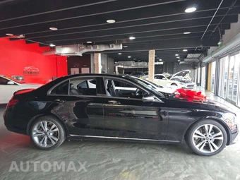2017 Mercedes-Benz C 300 Sedan – miniatura 4