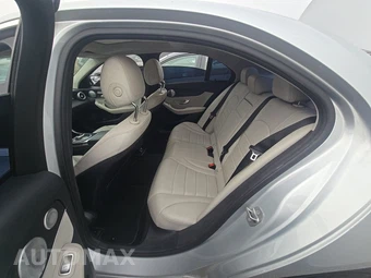 2017 Mercedes-Benz C 300 Sedan – miniatura 13