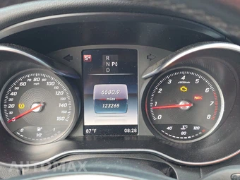 2017 Mercedes-Benz C 300 Sedan - miniatura 12