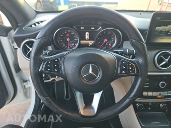 2017 Mercedes-Benz CLA CLA250 – miniatura 10