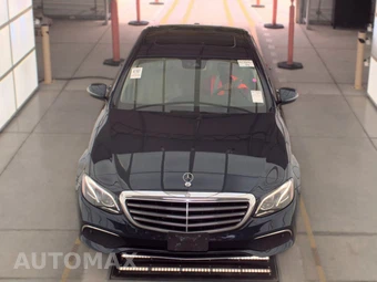 2017 Mercedes-Benz E 300 Luxury 4MATIC Sedan – miniatura 2