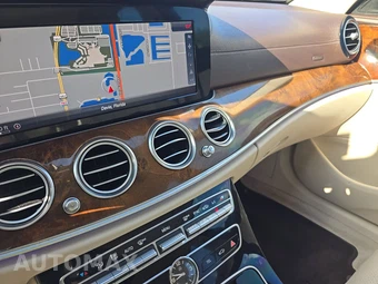 2017 Mercedes-Benz E 300 Luxury 4MATIC Sedan – miniatura 11