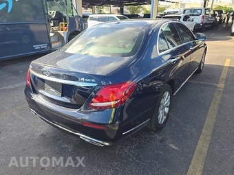 2017 Mercedes-Benz E 300 Luxury 4MATIC Sedan – miniatura 4