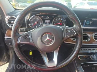 2017 Mercedes-Benz E 300 Luxury 4MATIC Sedan - miniatura 10