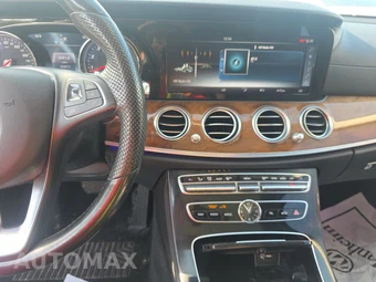 2017 Mercedes-Benz E 300 Luxury 4MATIC Sedan - miniatura 11