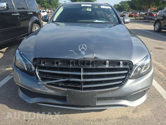 2017 Mercedes-Benz E 300 Luxury 4MATIC Sedan - miniatura 2