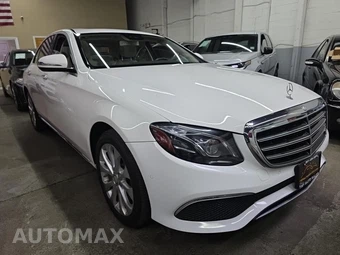 2017 Mercedes-Benz E 300 Luxury 4MATIC Sedan – miniatura 3