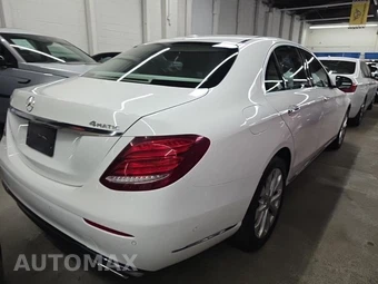 2017 Mercedes-Benz E 300 Luxury 4MATIC Sedan – miniatura 4