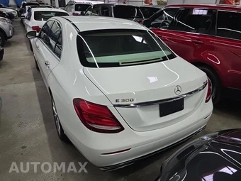 2017 Mercedes-Benz E 300 Luxury 4MATIC Sedan – miniatura 5
