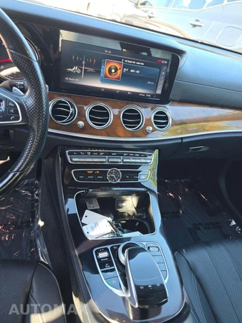2017 Mercedes-Benz E 300 Luxury 4MATIC Sedan - miniatura 10
