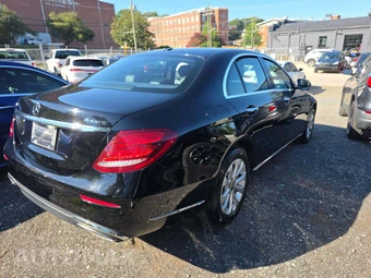 2017 Mercedes-Benz E 300 Luxury 4MATIC Sedan - miniatura 3