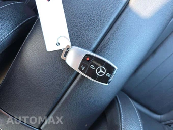 2017 Mercedes-Benz E 300 Luxury 4MATIC Sedan - miniatura 8