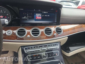 2017 Mercedes-Benz E 300 Luxury 4MATIC Sedan – miniatura 10