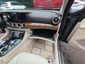2017 Mercedes-Benz E 300 Luxury 4MATIC Sedan – miniatura 19