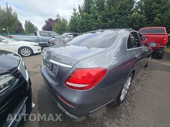2017 Mercedes-Benz E 300 Luxury 4MATIC Sedan – miniatura 3