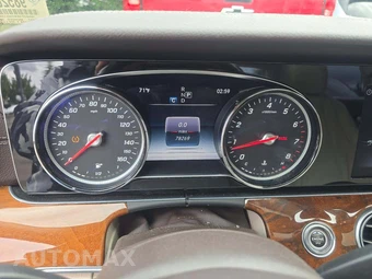 2017 Mercedes-Benz E 300 Luxury 4MATIC Sedan – miniatura 9