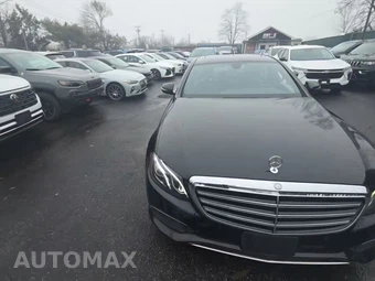 2017 Mercedes-Benz E 300 Luxury 4MATIC Sedan – miniatura 2
