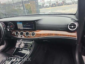 2017 Mercedes-Benz E 300 Luxury 4MATIC Sedan – miniatura 20