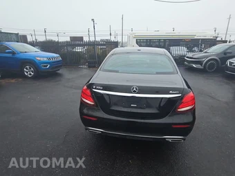 2017 Mercedes-Benz E 300 Luxury 4MATIC Sedan – miniatura 4