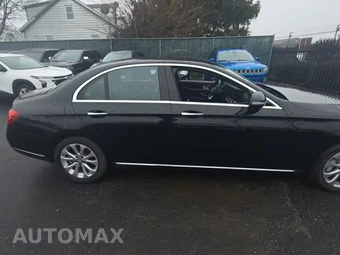 2017 Mercedes-Benz E 300 Luxury 4MATIC Sedan – miniatura 5