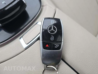 2017 Mercedes-Benz E 300 Luxury Sedan – miniatura 5