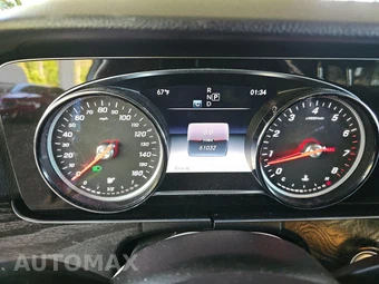 2017 Mercedes-Benz E 300 Sport 4MATIC Sedan - miniatura 12