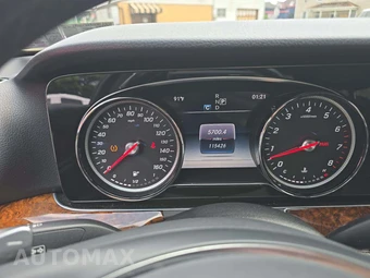 2017 Mercedes-Benz E 300 Sport 4MATIC Sedan - miniatura 6