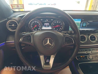 2017 Mercedes-Benz E 300 Sport 4MATIC Sedan – miniatura 10