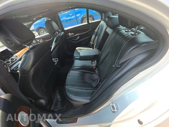 2017 Mercedes-Benz E 300 Sport 4MATIC Sedan - miniatura 13