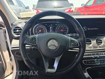 2017 Mercedes-Benz E 300 Sport 4MATIC Sedan – miniatura 10