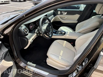 2017 Mercedes-Benz E 300 Sport 4MATIC Sedan - miniatura 13