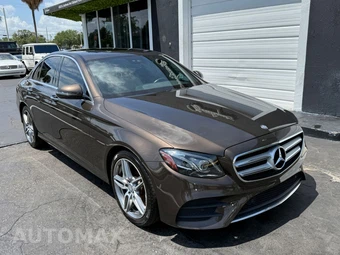 2017 Mercedes-Benz E 300 Sport 4MATIC Sedan - miniatura 3