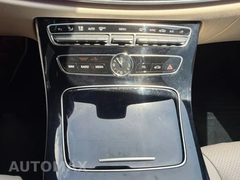 2017 Mercedes-Benz E 300 Sport 4MATIC Sedan - miniatura 31