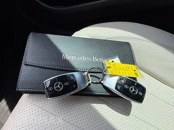 2017 Mercedes-Benz E 300 Sport 4MATIC Sedan - miniatura 34