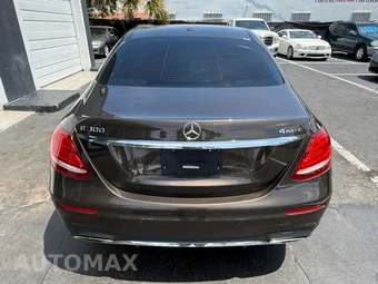 2017 Mercedes-Benz E 300 Sport 4MATIC Sedan - miniatura 9