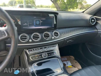 2017 Mercedes-Benz E 300 Sport 4MATIC Sedan - miniatura 16