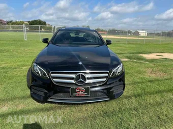 2017 Mercedes-Benz E 300 Sport 4MATIC Sedan - miniatura 2