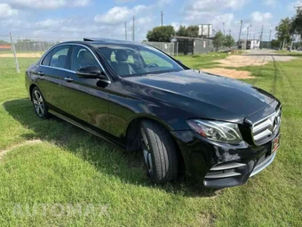 2017 Mercedes-Benz E 300 Sport 4MATIC Sedan - miniatura 3